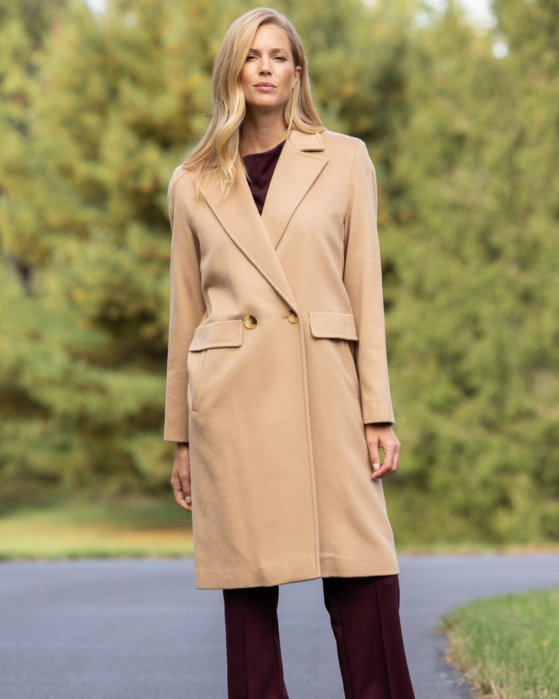 Woman outside Wearing Pure Cashmere Pick-Stitched Double-Breasted Coat In Camel