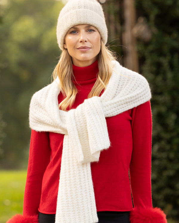 woman wearing red sweater, eleganza chunky coucle hat and Eleganza Chunky Boucle Scarf in ivory